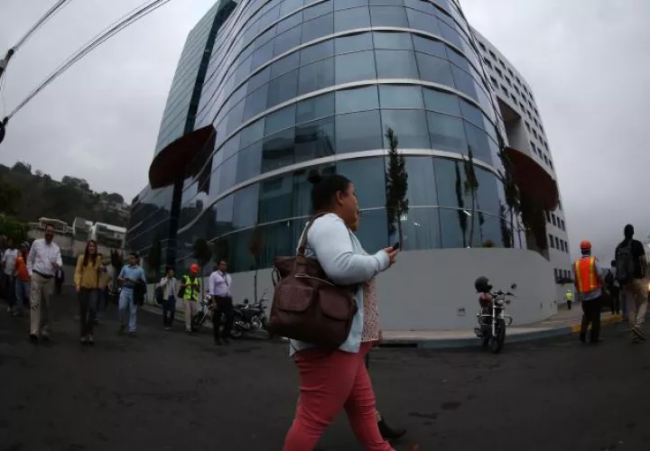 Expertos consideran que en riesgo la liquidez gubernamental para hacer frente a su deuda a corto plazo o de Letras del Tesoro (Letes). EFE