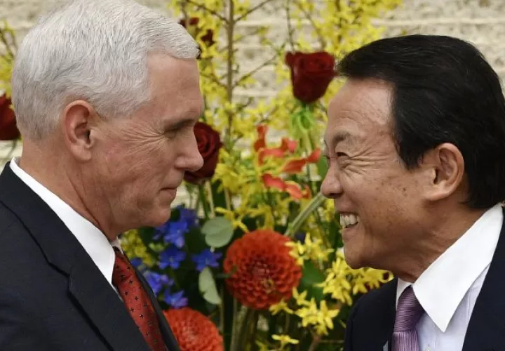 El vice presidente de EE.UU Mike Pence y el ministro de Finanzas nipón, Taro Aso. /Foto EFE