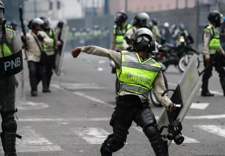 Opositores denuncian represión por parte de la Policía Nacional del presidente Nicolás Maduro. /Foto EFE