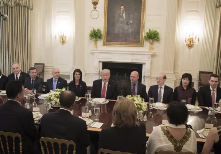Reunión con altos mandos. /Foto EFE