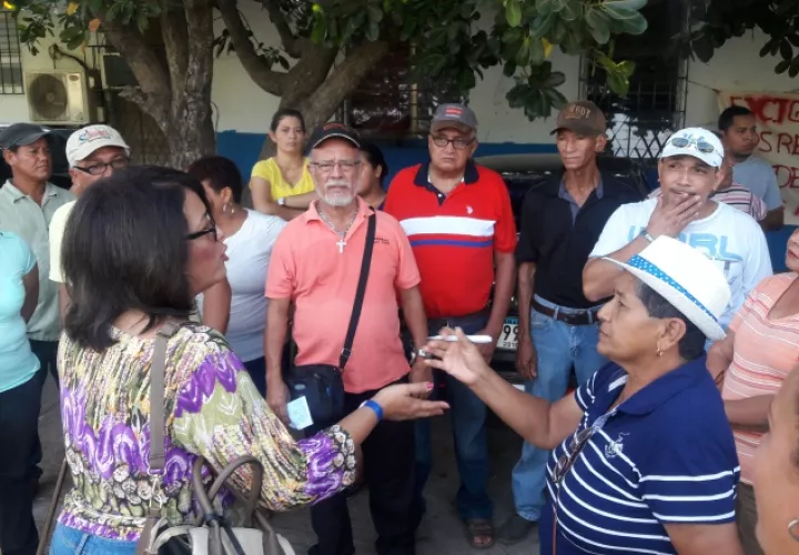 Los manifestantes amenazan con medidas similares de no recibir respuesta. Elena Valdez