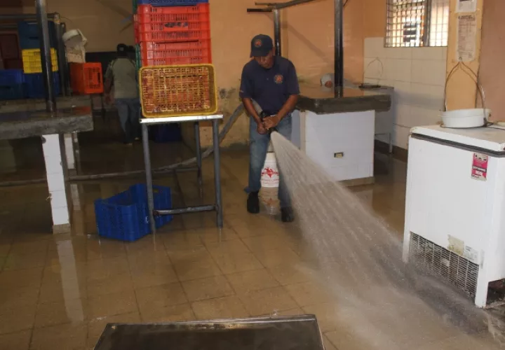 Limpian el mercado. José Manuel Adames