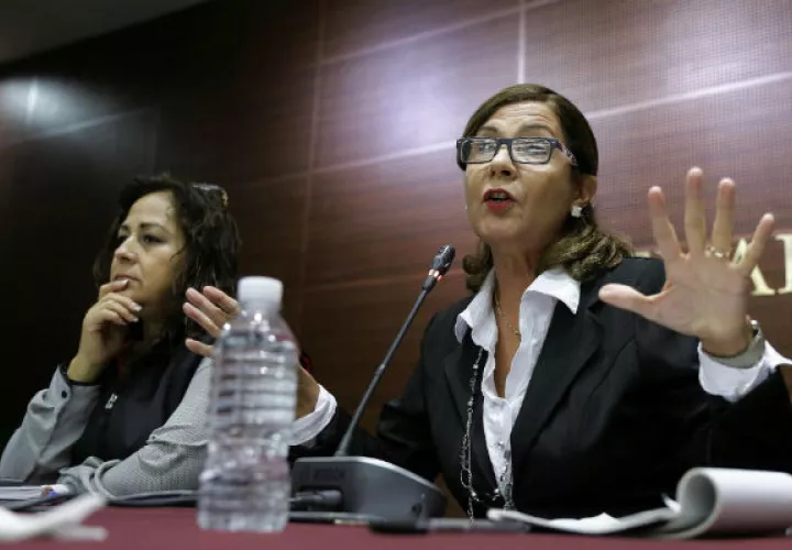 La activista Lucía Díaz, busca a su hijo desaparecido el 28 de junio de 2013 en Veracruz. FOTO/EFE