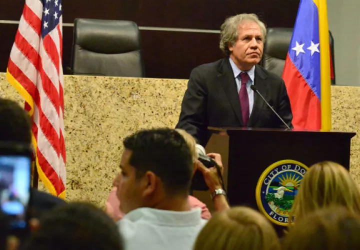 El secretario general de la OEA, Luis Almagro (d). Foto: EFE/Archivo
