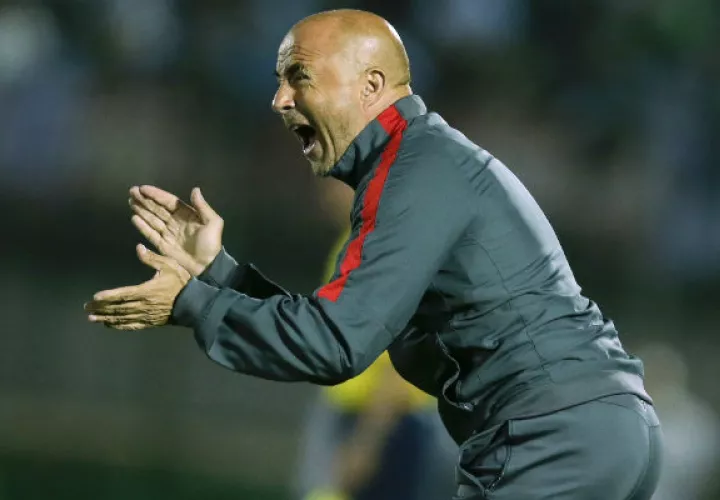 El timonel del Sevilla afirmó que su única prioridad es la recta final de la temporada de la liga española./ Foto AP