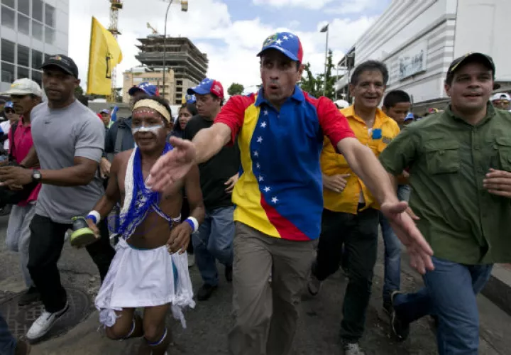 Según Henrique Capriles, las supuestas irregularidades tienen que ver con la "reconducción del presupuesto". FOTO/AP 