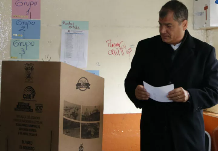 Rafel Correa, precisa que el proceso electoral fue transparente.
