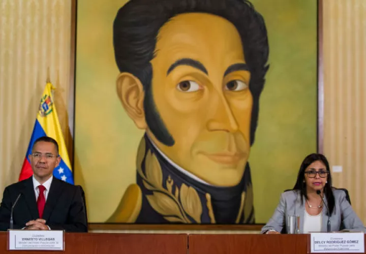 La canciller venezolana Delcy Rodríguez, dijo  que Venezuela resuelve sus propios asuntos.