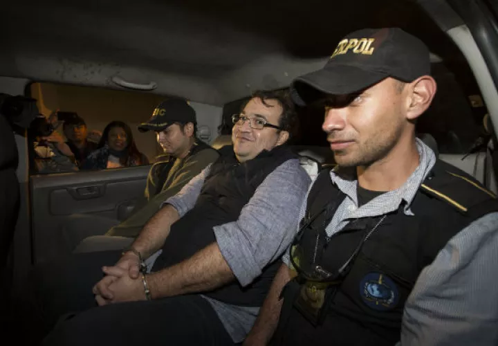 momentos del traslado del exgobernador Javier Duarte. FOTO/AP