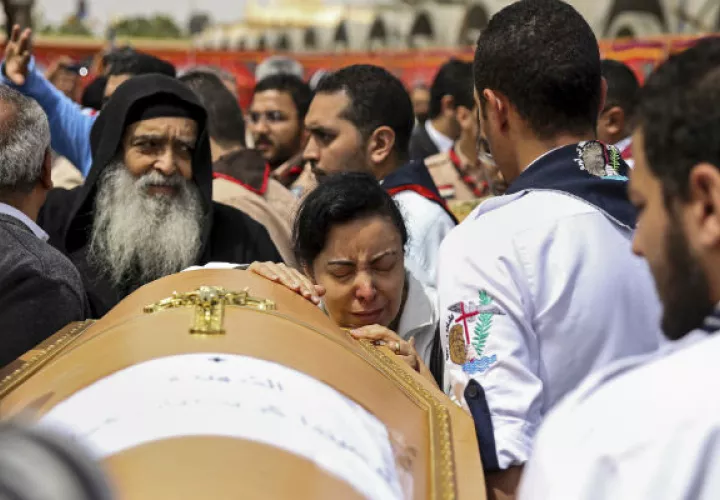 Dolor, llanto y desesperación, por los actos de violencia en Egipto. FOTO/AP