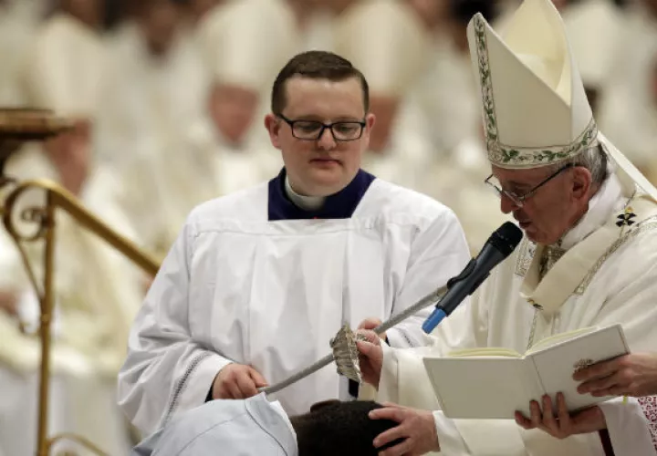 El papa pide una solución diplomática.