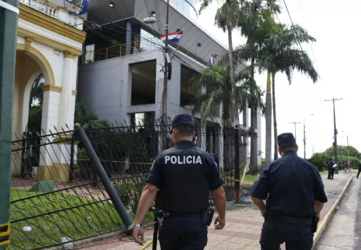 Parte del Congreso paraguayo fue incendiado el pasado viernes. FOTO/EFE