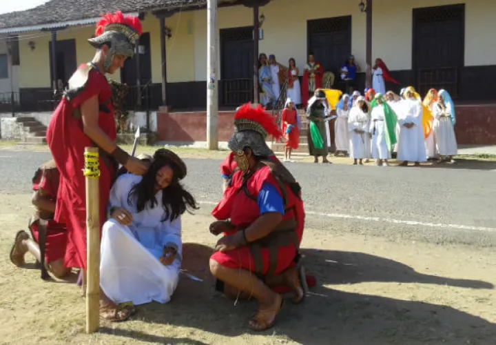 Escenificación de cada una de las 14 estaciones que conforman el pasaje del camino de Jesús. FOTO/Thays Dominguez