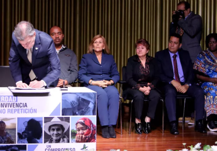 El presidente Juan Manuel Santos dijo que  fin del conflicto se trata de responder a las víctimas. FOTO/EFE