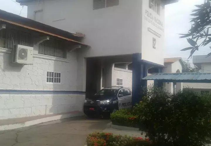 La policía lo sorprendió. Foto: Zenaida Vásquez. 