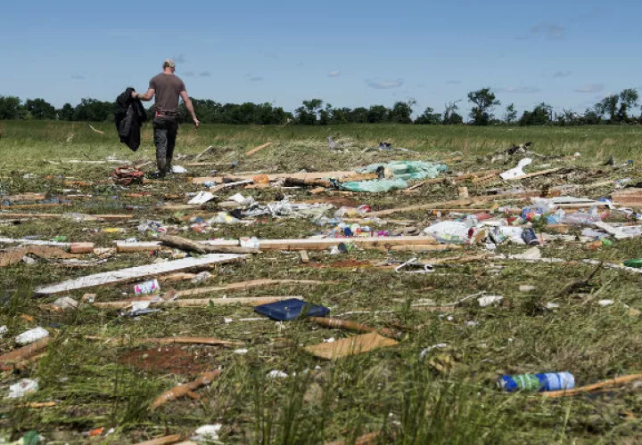 Casas afectadas por los tornados quedan en escombros. FOTO/AP