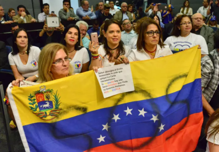 Venezolanos en varias partes del mundo protestan exigiendo el fin de la dictadura. FOTO/EFE 