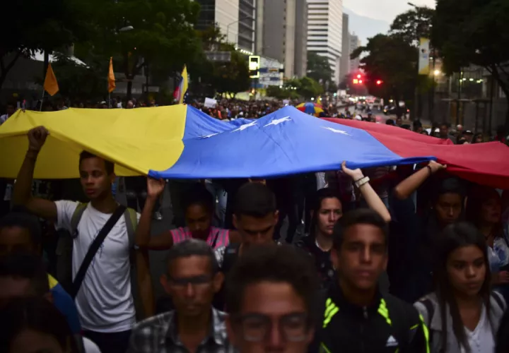 Venezolanos recuerdan a las víctimas de la represión del Gobierno de Nicolás Maduro. FOTOS/AFP