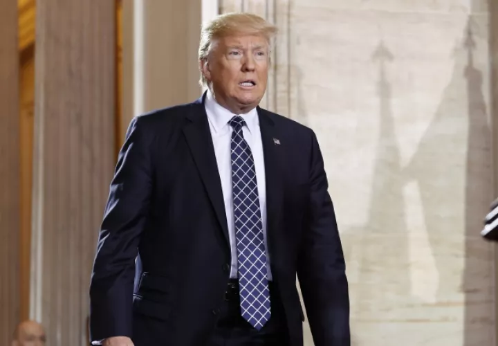 Según Trump, es necesario "elegir más senadores republicanos" en los comicios de 2018 o rebajar "ahora al 51%" (mayoría simple). /Foto AP