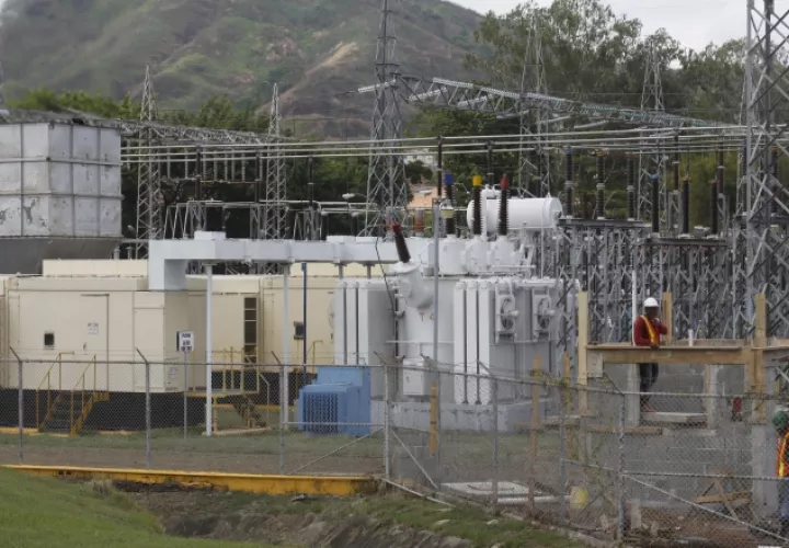 Usuarios se quejan del mal servicio que reciben por parte de las empresas del sistema eléctrico. /Foto Archivo