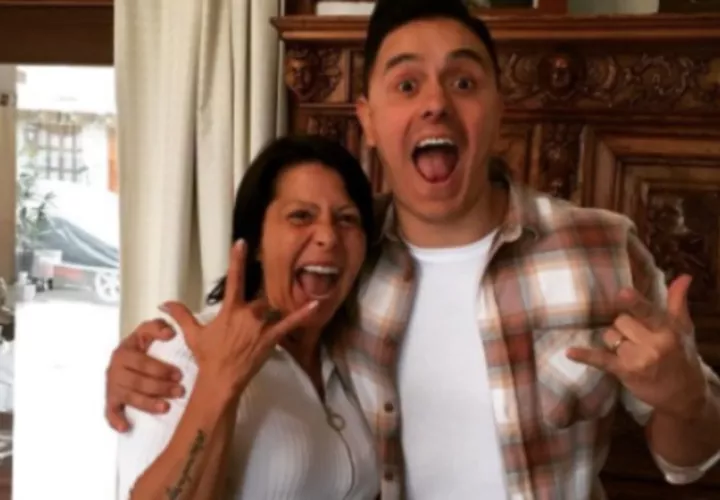 'La Guzmán' junto a Joey.