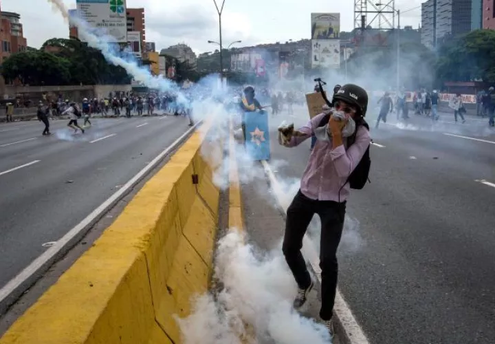 Las marchas opositoras de esta semana han terminado en enfrentamientos con policías antimotines. /Foto EFE