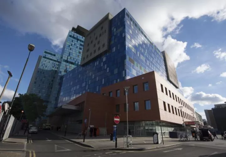 El Royal London Hospital, fue uno de los afectados por el ciberataque a gran escala. AP