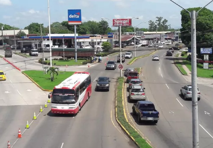 Se han puesto conos frente a la Gobernación de Veraguas, a la salida de la Ave. Héctor Santacoloma. /Foto José Manuel Adames