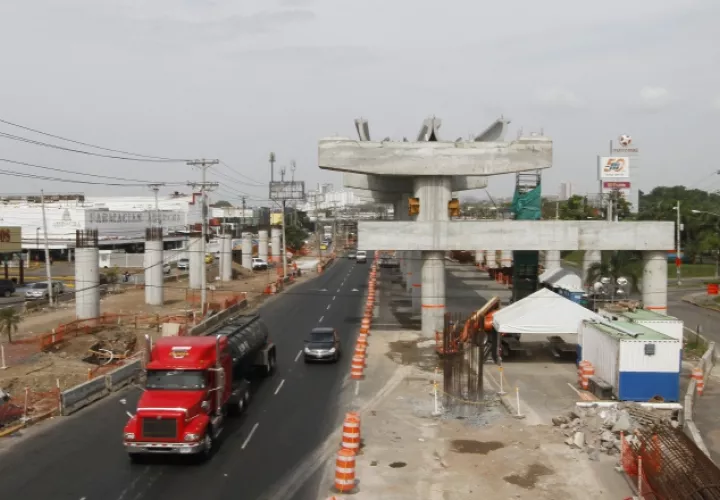 El Gobierno recurre a la deuda para la realización de obras, aunque la economía está creciendo. /Foto Archivo