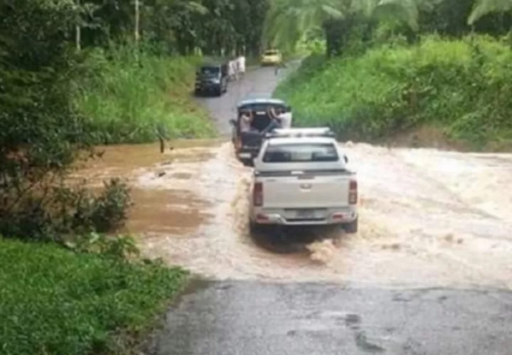 Pobladores exigen el reemplazo del vado sobre el río Trinidad, en el distrito de Capira. /Foto Eric A. Montenegro