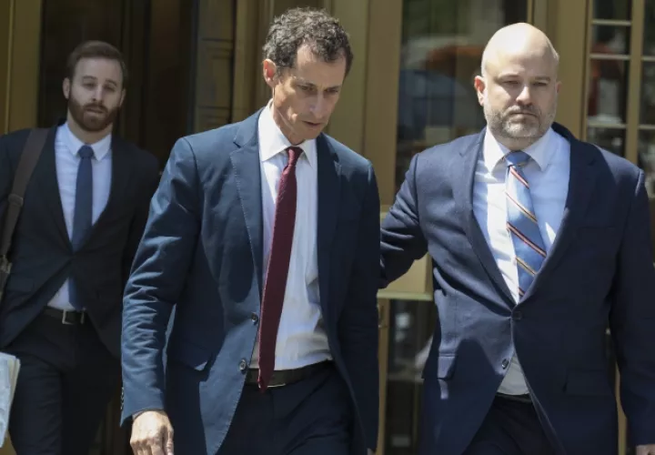 Anthony Weiner, pidió perdón a las personas que ofendió. AP