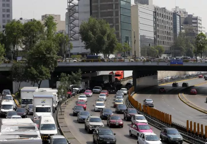 Las empresas representan un 60 % y los gobiernos un 5 % del ahorro de la región. EFE