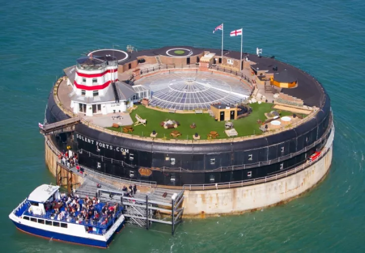 No Man's Fort, inaugurada en abril de 2015, es la más nueva y la mayor de las tres fortalezas. Solent 