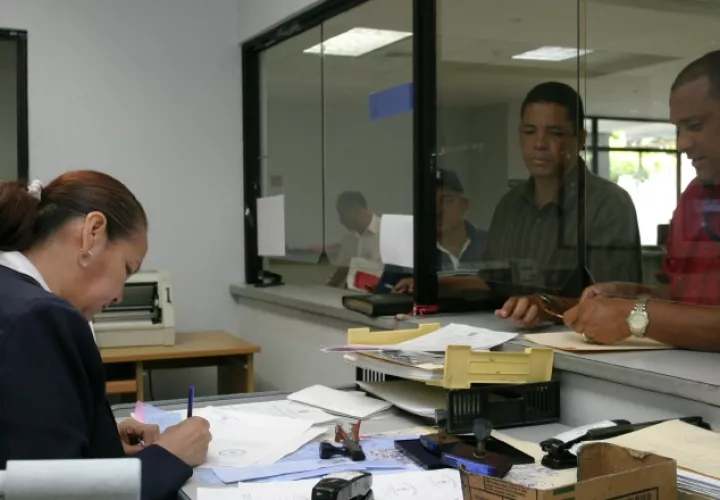 Trabajadores indican que la empresa gana al contar con  personal capacitado al  aumentar calidad. Archivo