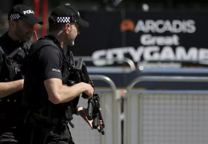 Policías patrullan Manchester. EFE