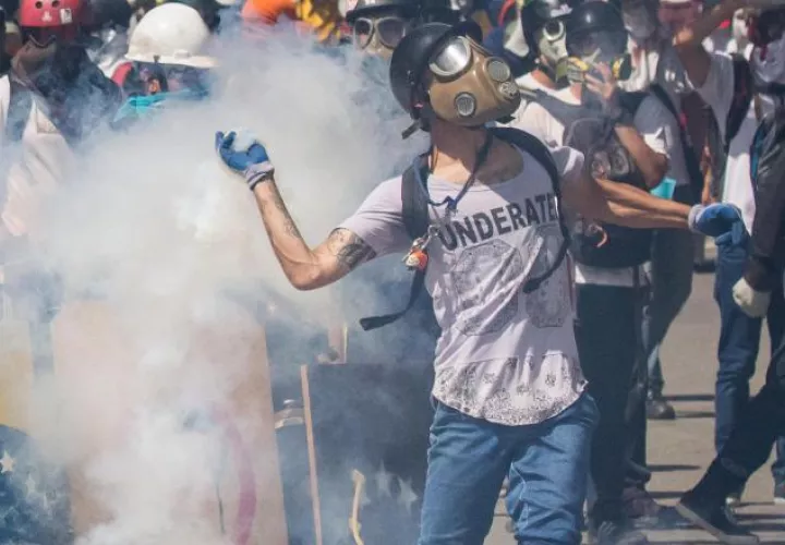 Enfrentan a la policía. /Foto EFE