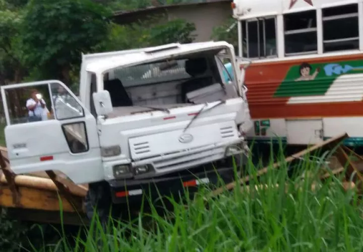 El accidente se registró en un puente vehicular. 