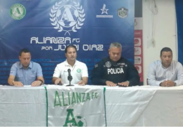 Rubén Cárdenas durante el anuncio del proyecto./ Foto Cortesía