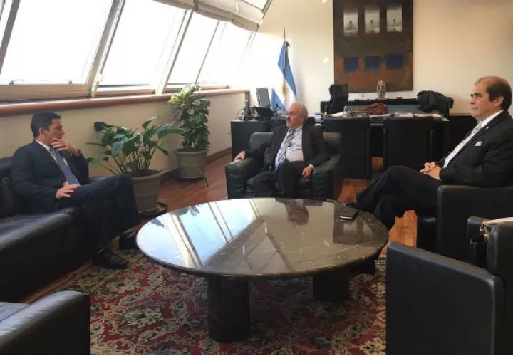 En la reunión, que se llevó a cabo en la sede central de la AFIP en Buenos Aires, se analizaron los avances de cada uno de los países respecto a los estándares internacionales de transparencia fiscal.Foto/Cortesía de la  Cancillería de la República