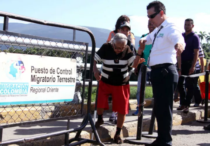 Hasta el momento, cerca de 50,000 ciudadanos venezolanos han obtenido su constancia de preregistro TMF. FOTO/EFE