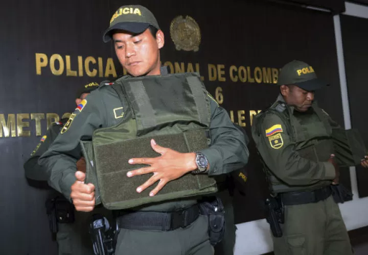 Hay 11 policías fallecidos, y esta arremetida ha dejado decenas de heridos en ataques en distintas zonas del país. FOTO/AP