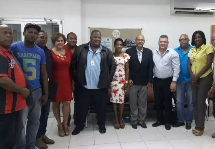 Parte de la directiva para el jolgorio. Foto: Delfia Cortez. 