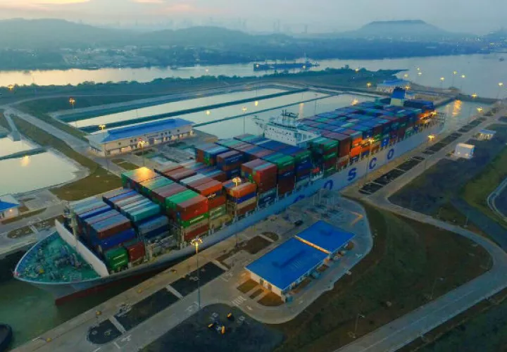  Cosco Development de 13,435 TEUs rompió récord como el de mayor volumen de carga 