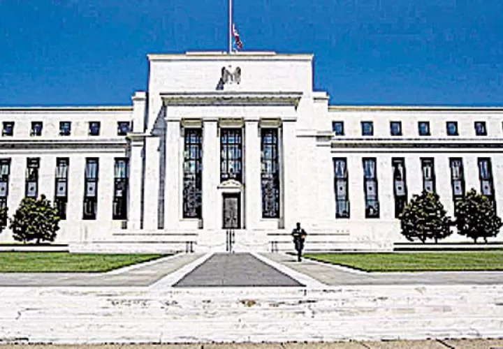 FED analizará política monetaria, tras débil dato de crecimiento