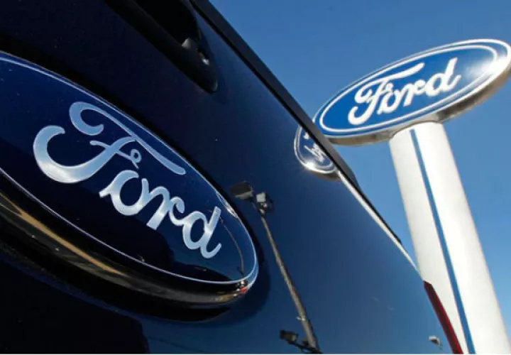 Ford anunció hoy el nombramiento de Hackett en sustitución de Mark Fields
