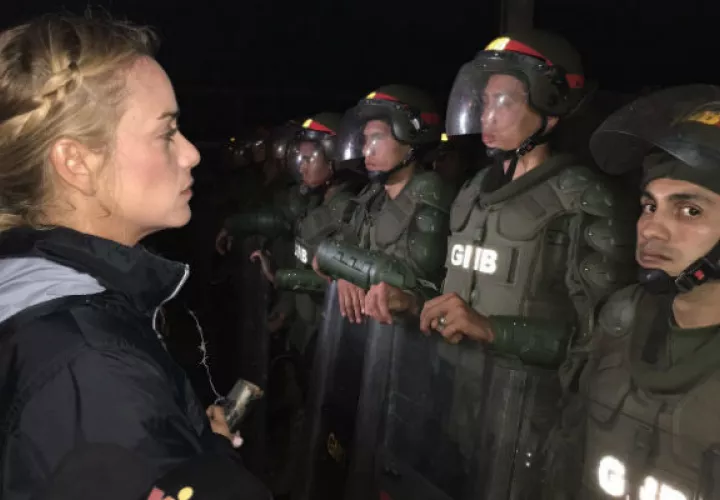 La opositora Lilian Tintori, precisa que el liderazgo de la mujer es importante en Venezuela. FOTO/EFE