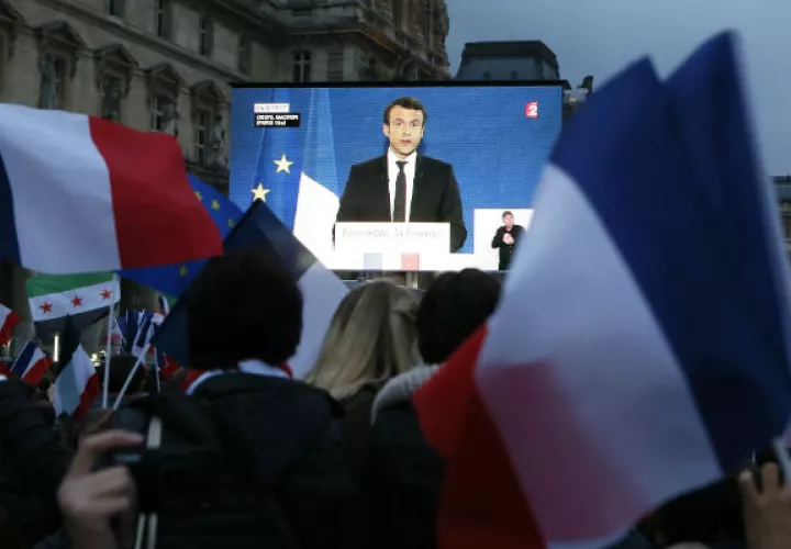 El presidente electo de Francia, Emmanuel Macron, habla ante sus seguidores. FOTO/AP