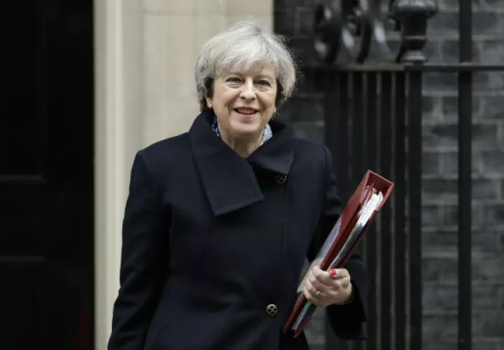 La primera ministra británica, la conservadora Theresa May, expresó su solidaridad con las víctimas.