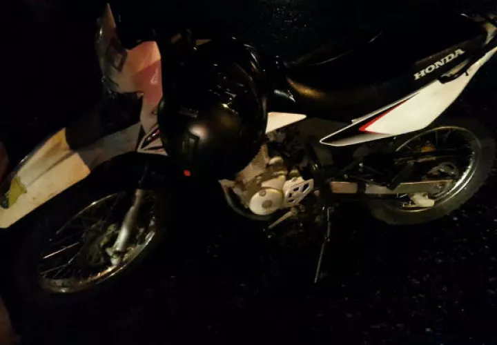 El hoy occiso colisionó con la moto, pero no sobrevivió. 