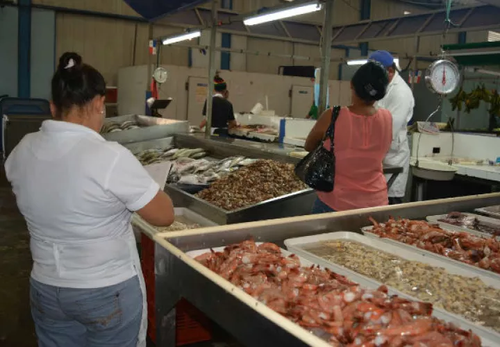 La situación económica de los arrendatarios de este mercado se agrava. Foto: Eric Ariel Montenegro.  